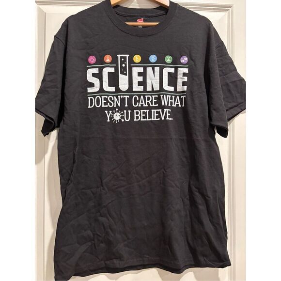 Science Doesn't Care What You Believe T-shirt size Large - Picture 1 of 2